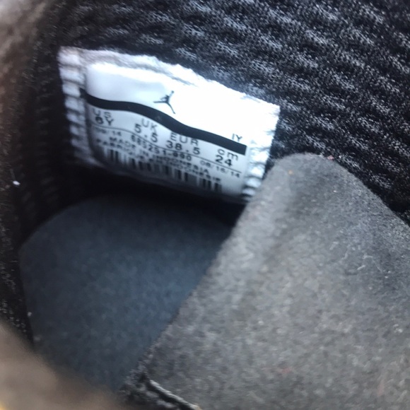 Jordan future in gold and black 6Y 38.5 - Picture 2 of 4